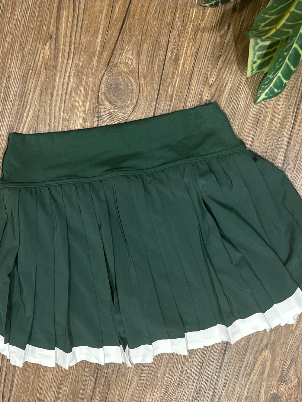Offline by AERIE (M) Green/White Trim Athletic Skort - Picture 5 of 6